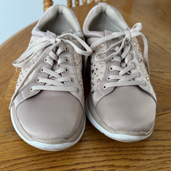 Clarks Women's Rose Gold Pink Sneakers athletic shoes wit pink Rhinestone Detail - Picture 7 of 8